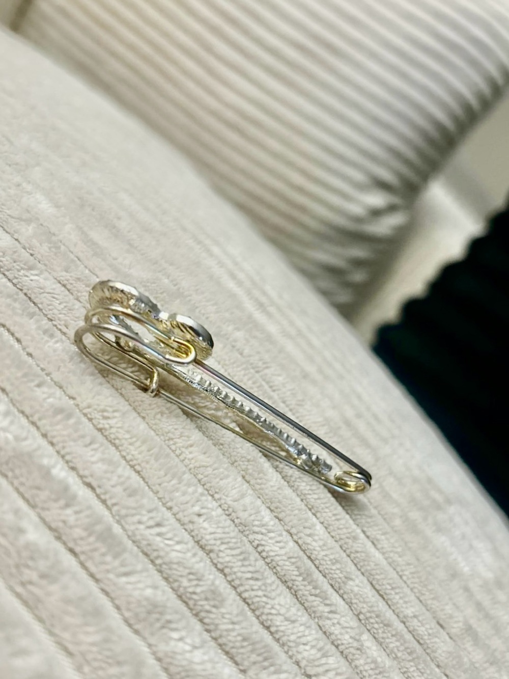 paparazzi Silver Crystal Heart Safety Pin Brooch - Picture 3 of 4
